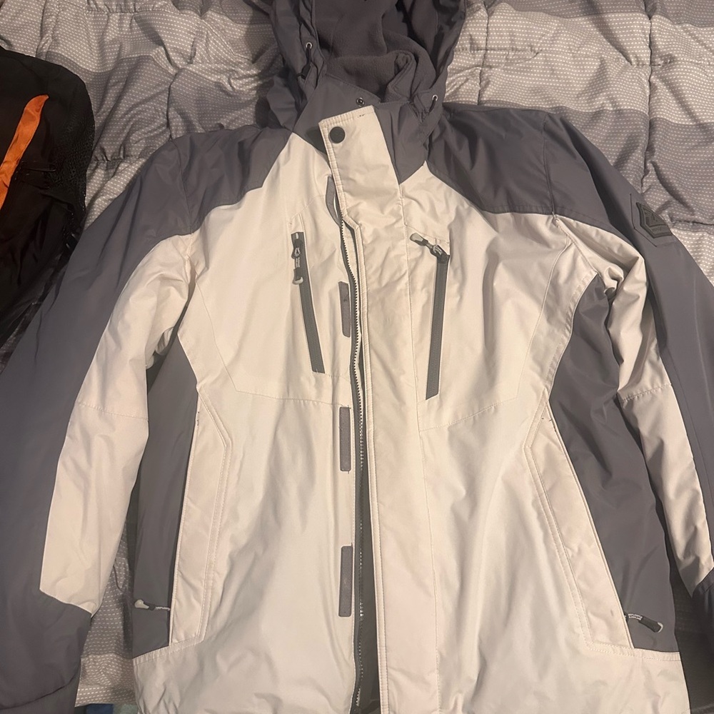 Two-Tone Hooded Jacket with Zip Pockets